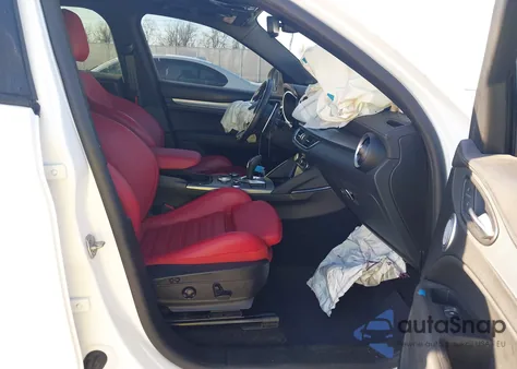 2024 Alfa Romeo Stelvio Veloce Awd z USA, uszkodzony, nr VIN ZASPAKBN0R7D75558